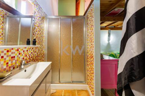 Quinta recatada com piscina num lote de 4.000 m2 ajardinados com 2 casas