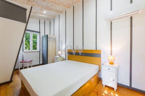 Quinta recatada com piscina num lote de 4.000 m2 ajardinados com 2 casas