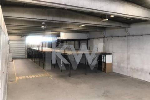 Armazém com 980m2 para actividade Industrial - Maia