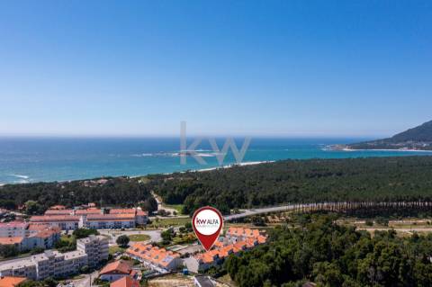 Moradia em Banda T4+1 em Moledo do Minho