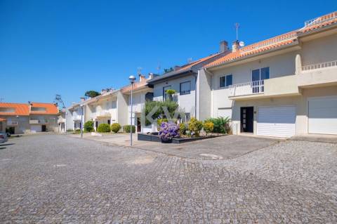 Moradia em Banda T4+1 em Moledo do Minho