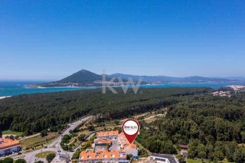 Moradia em Banda T4+1 em Moledo do Minho