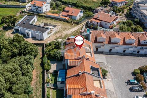 Moradia em Banda T4+1 em Moledo do Minho