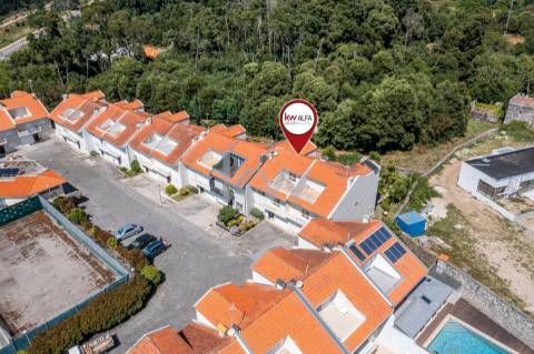 Moradia em Banda T4+1 em Moledo do Minho