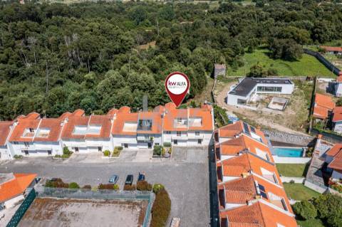 Moradia em Banda T4+1 em Moledo do Minho