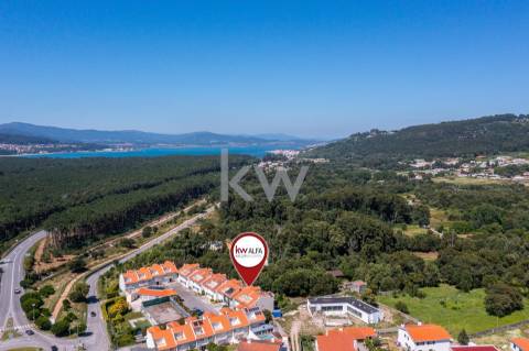 Moradia em Banda T4+1 em Moledo do Minho