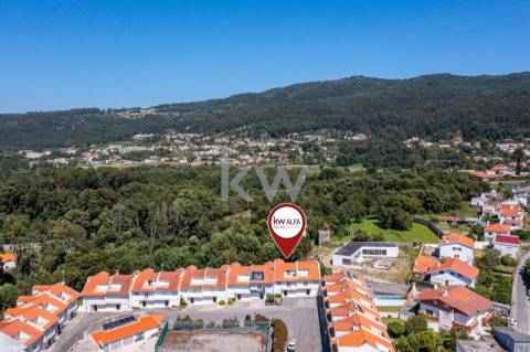 Moradia em Banda T4+1 em Moledo do Minho