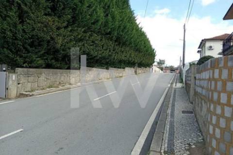 Moradia T6 em Santiago da Riba-UI com piscina e grande jardim