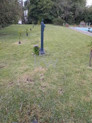 Moradia T6 em Santiago da Riba-UI com piscina e grande jardim