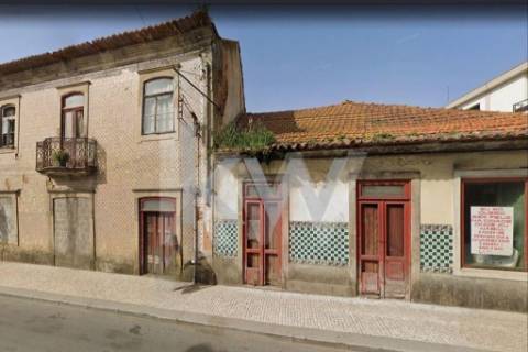 FANTÁSTICO IMÓVEL URBANO PARA CONSTRUÇÃO OU REABILITAÇÃO, NO CENTRO DE OVAR