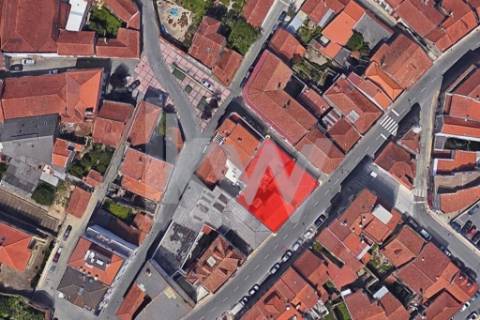 FANTÁSTICO IMÓVEL URBANO PARA CONSTRUÇÃO OU REABILITAÇÃO, NO CENTRO DE OVAR