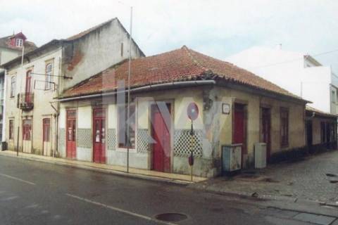 FANTÁSTICO IMÓVEL URBANO PARA CONSTRUÇÃO OU REABILITAÇÃO, NO CENTRO DE OVAR