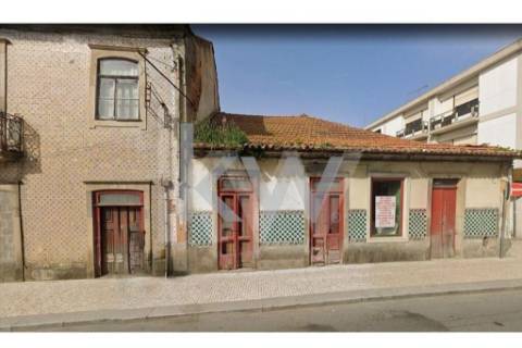 FANTÁSTICO IMÓVEL URBANO PARA CONSTRUÇÃO OU REABILITAÇÃO, NO CENTRO DE OVAR