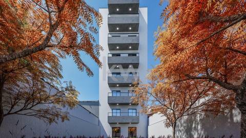 Apartamento em Paranhos, Porto com Obra avançada