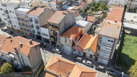 Venda moradia T5 com potencial para 2 Habitações independentes em Cedofeira no Porto