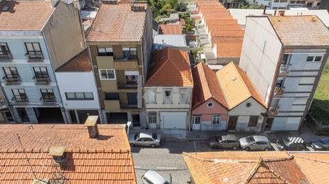Venda moradia T5 com potencial para 2 Habitações independentes em Cedofeira no Porto