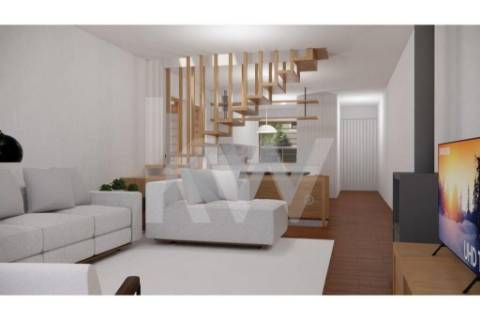 Moradia T3 NOVA, junto à Avenida de França, com um lugar de estacionamento e jardim.