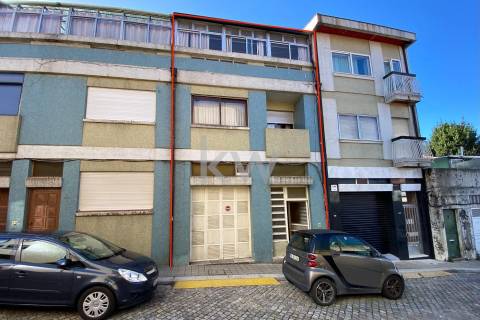 Moradia T7  junto ao Parque do Covelo com área exterior e garagem fechada