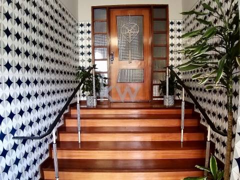 Moradia T7  junto ao Parque do Covelo com área exterior e garagem fechada