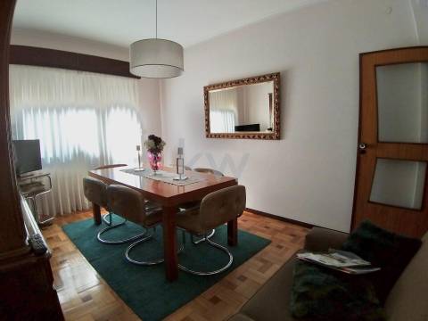 Moradia T7  junto ao Parque do Covelo com área exterior e garagem fechada