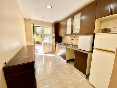 Moradia T7  junto ao Parque do Covelo com área exterior e garagem fechada