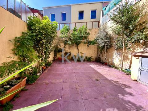 Moradia T7  junto ao Parque do Covelo com área exterior e garagem fechada