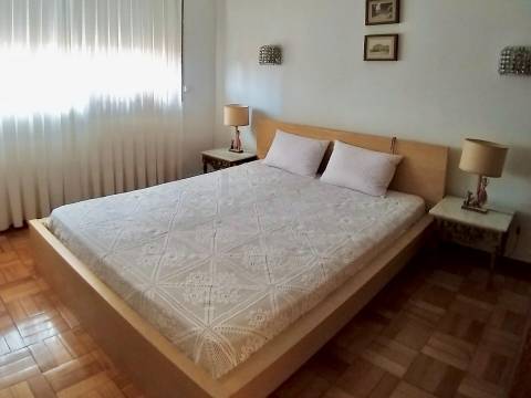 Moradia T7  junto ao Parque do Covelo com área exterior e garagem fechada