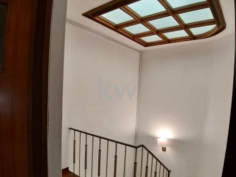 Moradia T7  junto ao Parque do Covelo com área exterior e garagem fechada