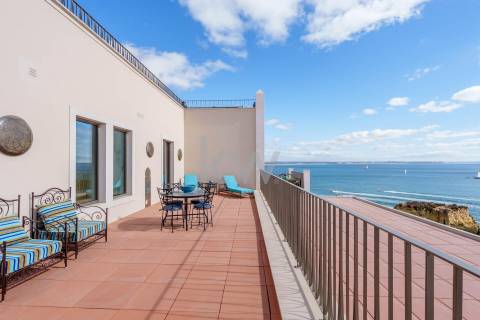 Moradia de Luxo à Beira-Mar com Vista Panorâmica e Acesso Direto à Praia – Lagos, Algarve