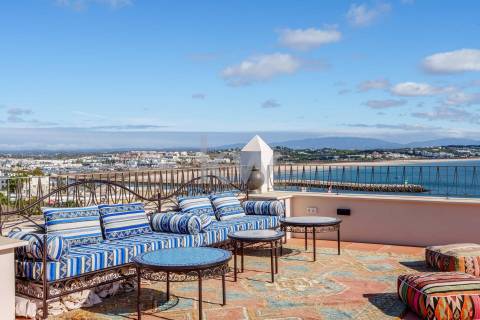 Moradia de Luxo à Beira-Mar com Vista Panorâmica e Acesso Direto à Praia – Lagos, Algarve