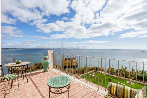 Moradia de Luxo à Beira-Mar com Vista Panorâmica e Acesso Direto à Praia – Lagos, Algarve