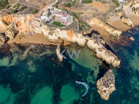 Moradia de Luxo à Beira-Mar com Vista Panorâmica e Acesso Direto à Praia – Lagos, Algarve