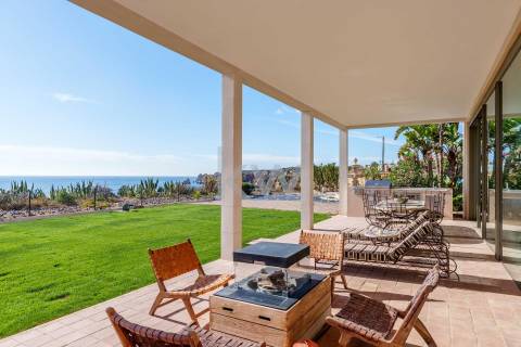 Moradia de Luxo à Beira-Mar com Vista Panorâmica e Acesso Direto à Praia – Lagos, Algarve