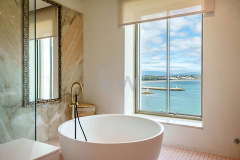 Moradia de Luxo à Beira-Mar com Vista Panorâmica e Acesso Direto à Praia – Lagos, Algarve