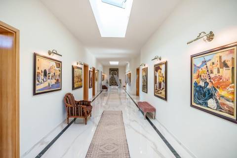 Moradia de Luxo à Beira-Mar com Vista Panorâmica e Acesso Direto à Praia – Lagos, Algarve