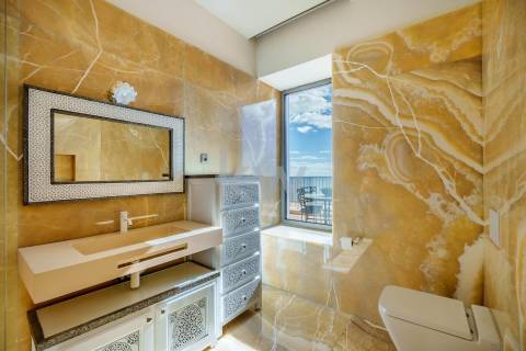 Moradia de Luxo à Beira-Mar com Vista Panorâmica e Acesso Direto à Praia – Lagos, Algarve