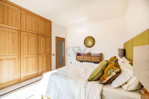 Moradia de Luxo à Beira-Mar com Vista Panorâmica e Acesso Direto à Praia – Lagos, Algarve