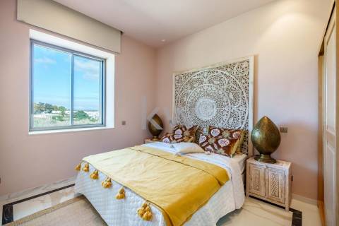 Moradia de Luxo à Beira-Mar com Vista Panorâmica e Acesso Direto à Praia – Lagos, Algarve