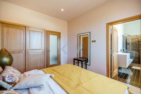 Moradia de Luxo à Beira-Mar com Vista Panorâmica e Acesso Direto à Praia – Lagos, Algarve