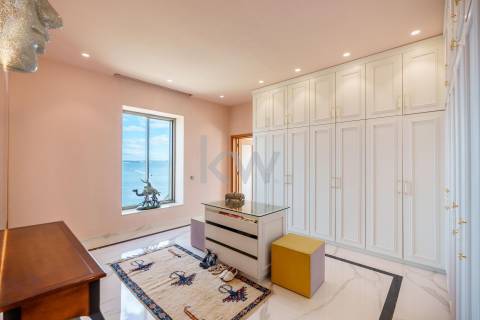 Moradia de Luxo à Beira-Mar com Vista Panorâmica e Acesso Direto à Praia – Lagos, Algarve