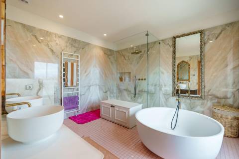 Moradia de Luxo à Beira-Mar com Vista Panorâmica e Acesso Direto à Praia – Lagos, Algarve