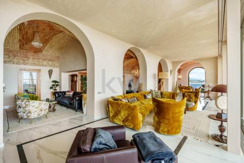 Moradia de Luxo à Beira-Mar com Vista Panorâmica e Acesso Direto à Praia – Lagos, Algarve