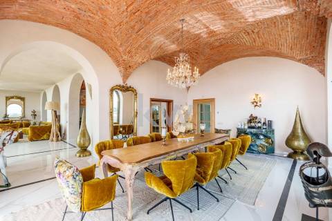 Moradia de Luxo à Beira-Mar com Vista Panorâmica e Acesso Direto à Praia – Lagos, Algarve