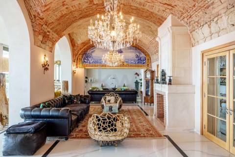 Moradia de Luxo à Beira-Mar com Vista Panorâmica e Acesso Direto à Praia – Lagos, Algarve