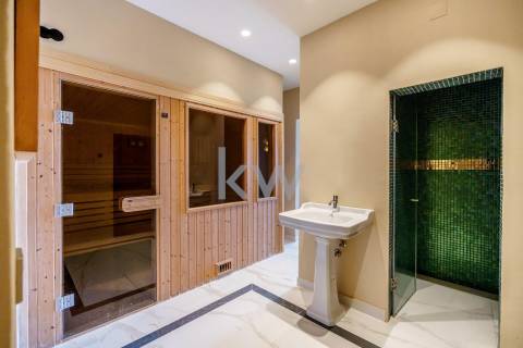 Moradia de Luxo à Beira-Mar com Vista Panorâmica e Acesso Direto à Praia – Lagos, Algarve