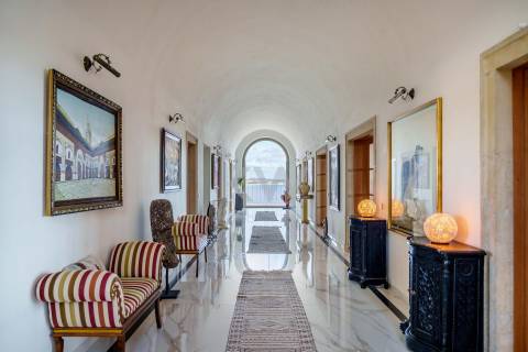 Moradia de Luxo à Beira-Mar com Vista Panorâmica e Acesso Direto à Praia – Lagos, Algarve