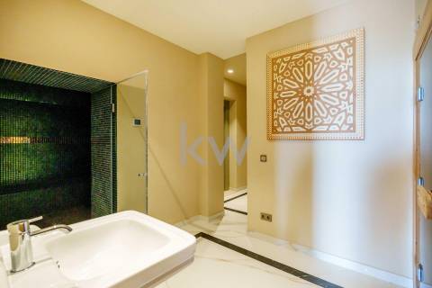 Moradia de Luxo à Beira-Mar com Vista Panorâmica e Acesso Direto à Praia – Lagos, Algarve