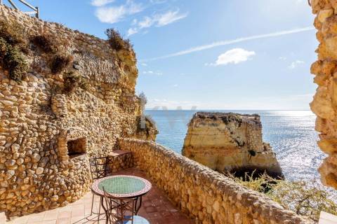 Moradia de Luxo à Beira-Mar com Vista Panorâmica e Acesso Direto à Praia – Lagos, Algarve