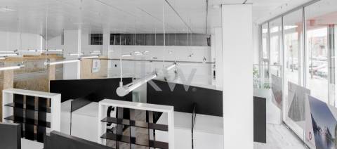 Loja em Matosinhos Sul amplas áreas - 329m²