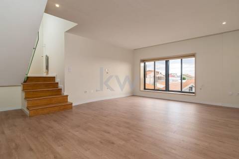 Apartamento T3 Duplex Renovado em Canidelo  Vila Nova de Gaia